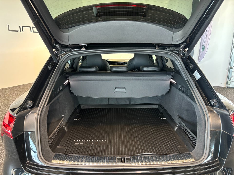 Audi e-tron S quattro 5d