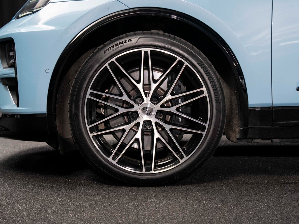 Porsche Macan Turbo 5d