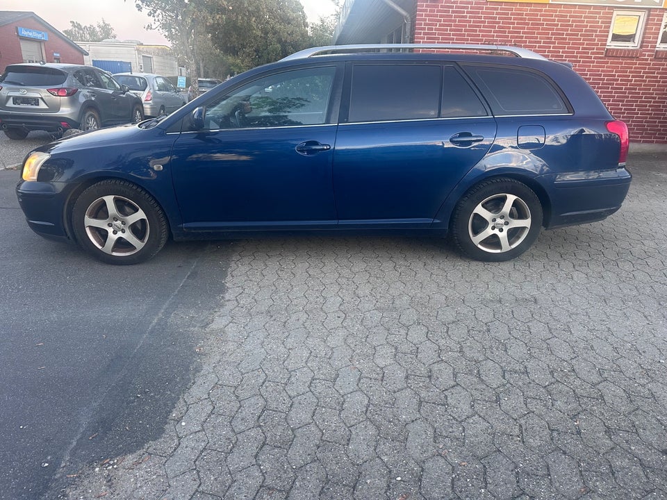 Toyota Avensis 1,8 VVT-i Elegance stc. 5d