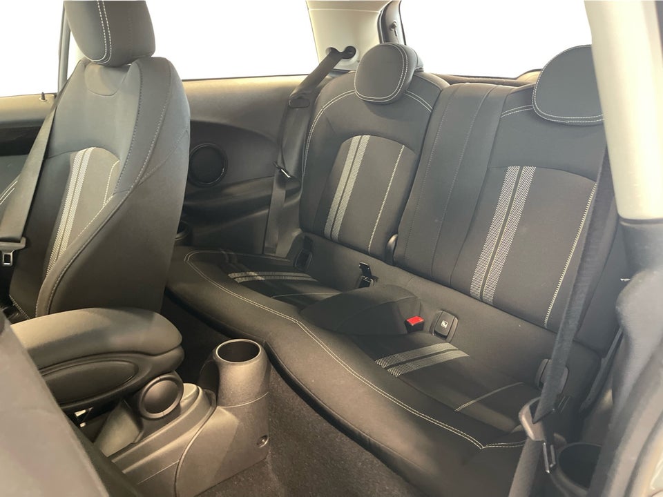 MINI Cooper SE Essential 3d