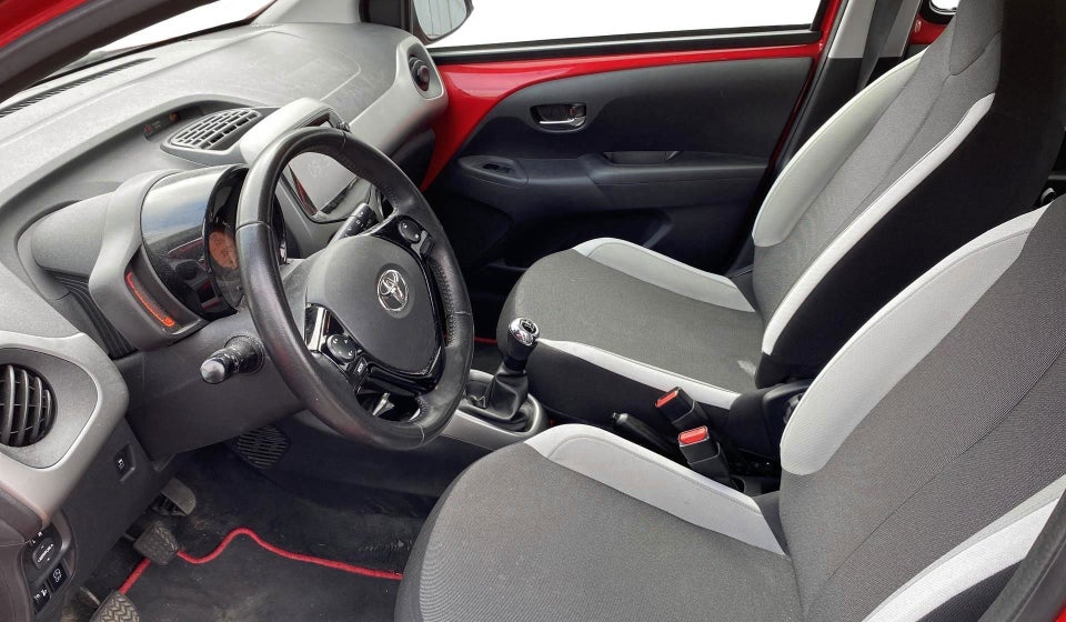 Toyota Aygo 1,0 VVT-i x-play x-touch 5d