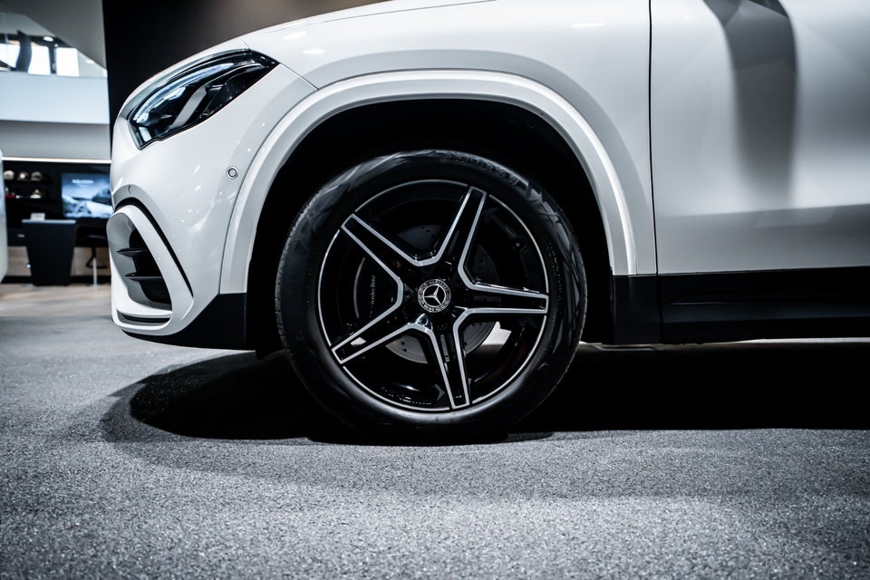 Mercedes GLA250 e 1,3 AMG Premium aut. 5d