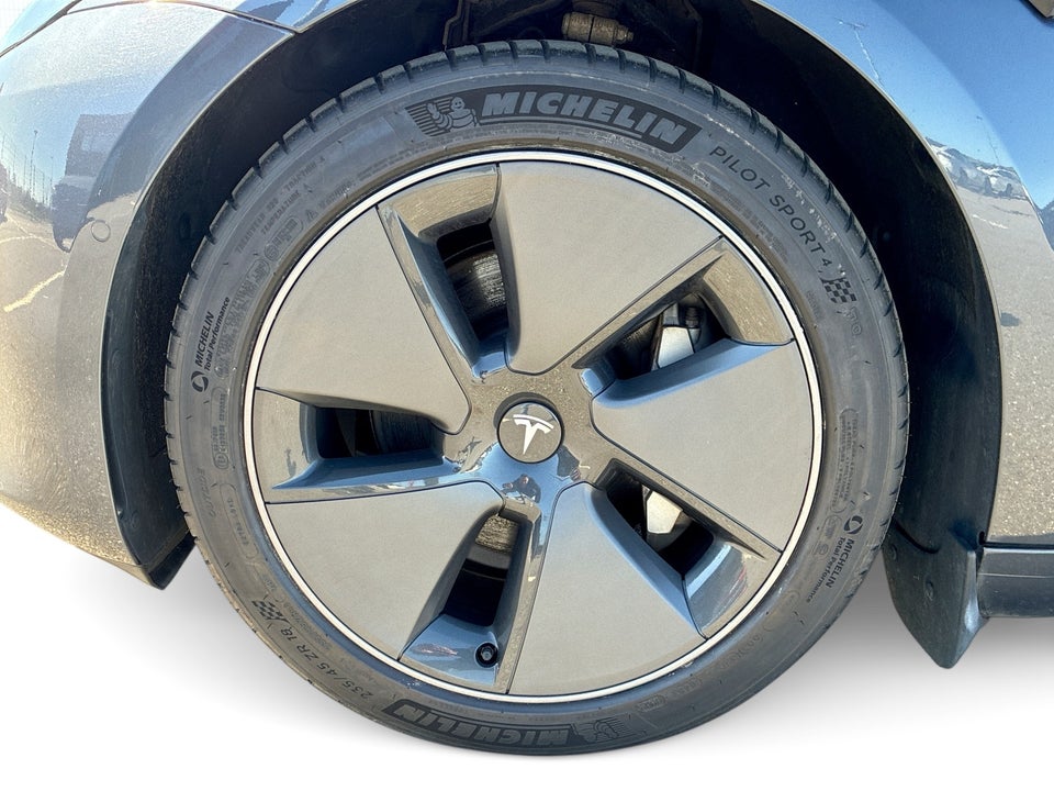 Tesla Model 3 Long Range AWD 4d