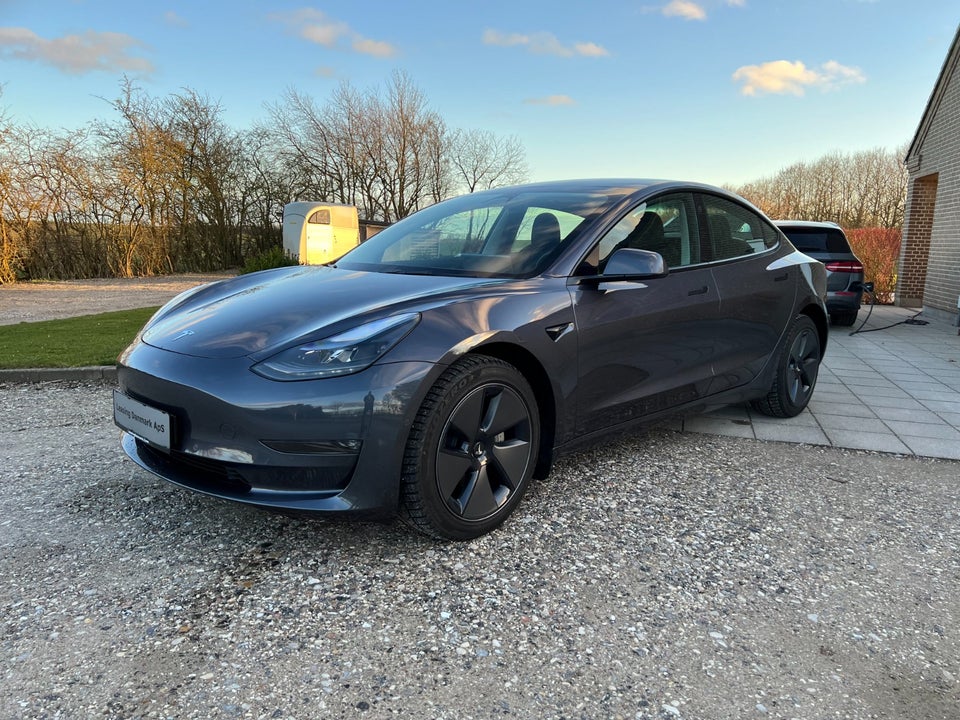 Tesla Model 3 Standard Range+ RWD 4d