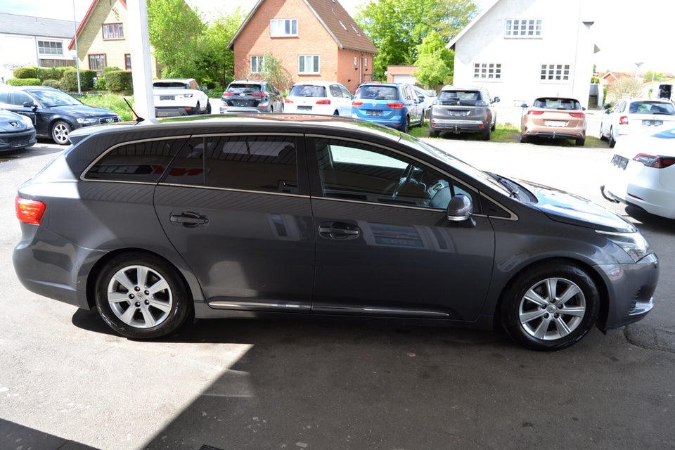 Toyota Avensis 1,6 VVT-i T2 Touch stc. 5d