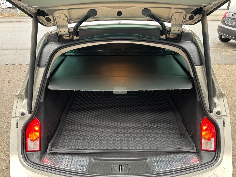 Opel Insignia 1,8 Edition Sports Tourer 5d