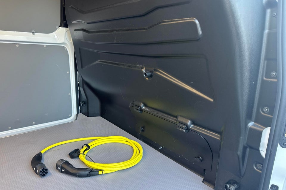 VW e-Transporter 64 Comfort Kassevogn SWB