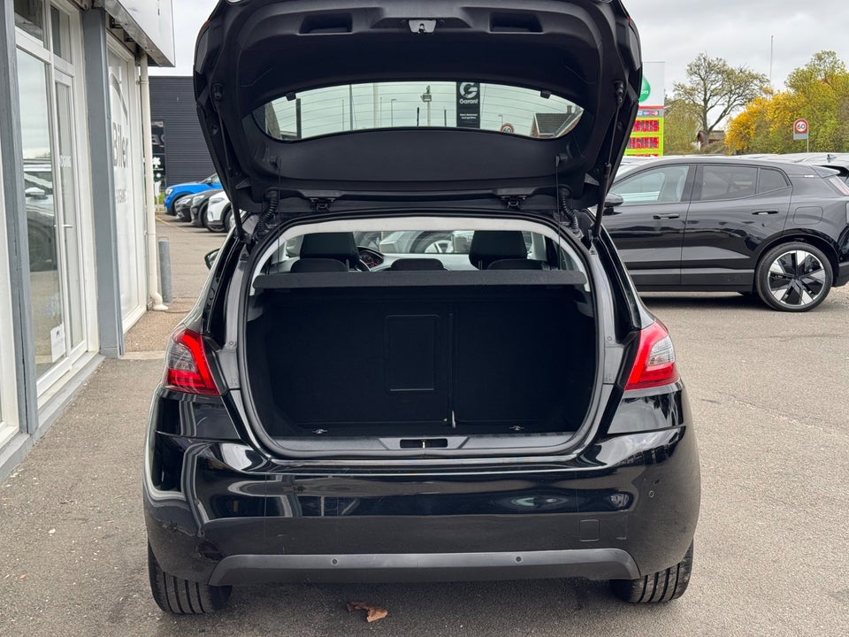 Peugeot 308 1,6 BlueHDi 120 Allure Sky 5d