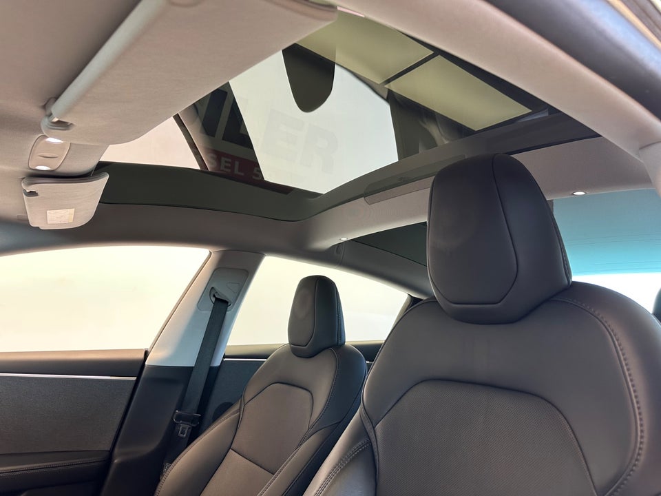 Tesla Model 3 RWD 4d