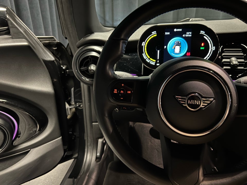 MINI Cooper SE Essential 3d