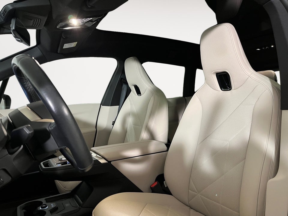 BMW iX xDrive40 Supercharged 5d