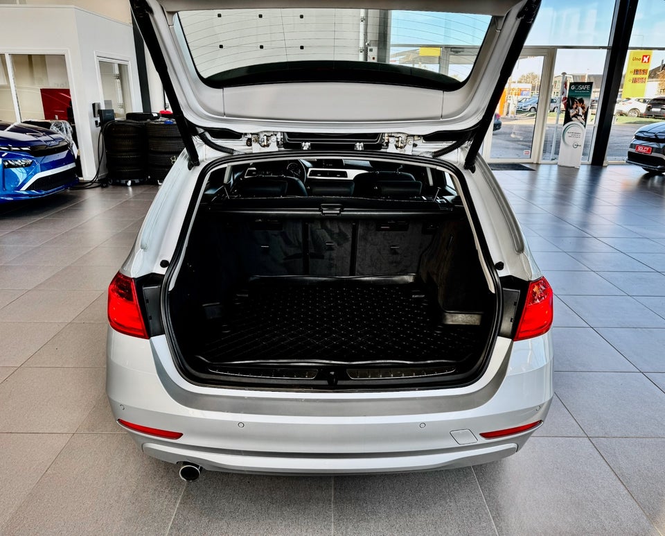 BMW 320d 2,0 Touring aut. 5d
