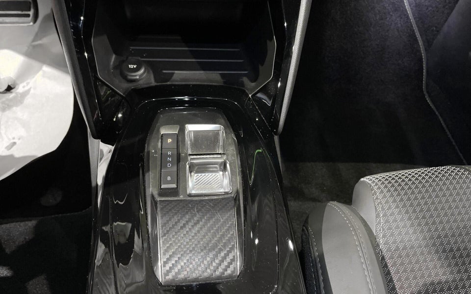 Peugeot e-208 50 GT Sky 5d