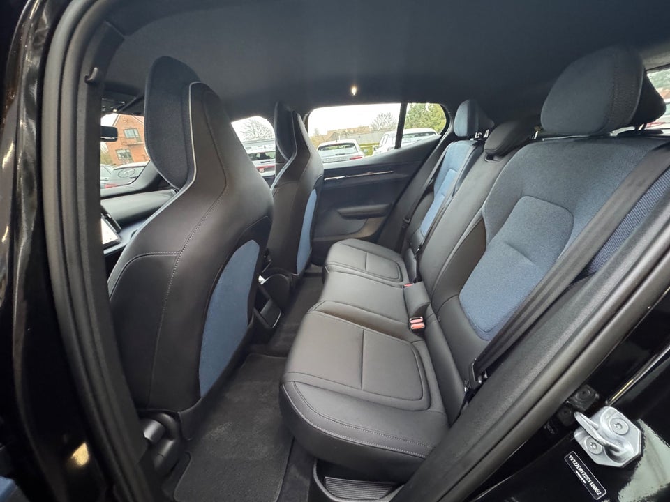 Volvo EX30 Standard Range Core 5d