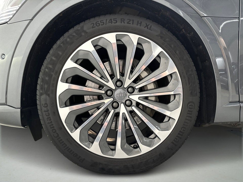 Audi Q8 e-tron 55 S-line quattro 5d