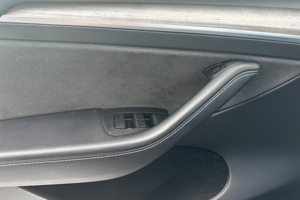 Tesla Model Y RWD 5d
