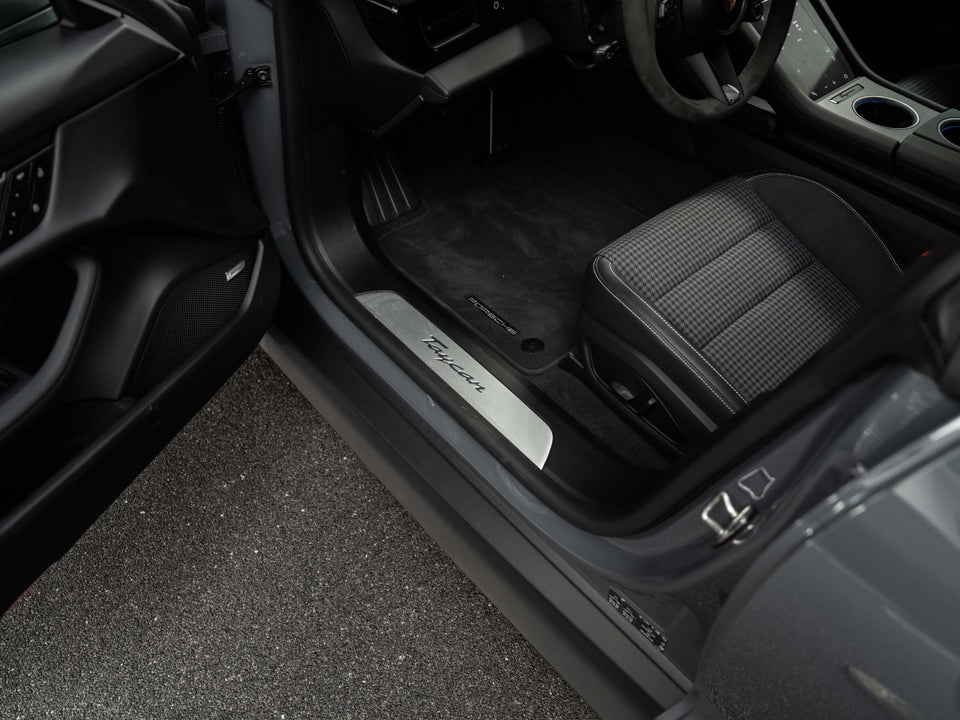 Porsche Taycan Performance+ Sport Turismo 5d