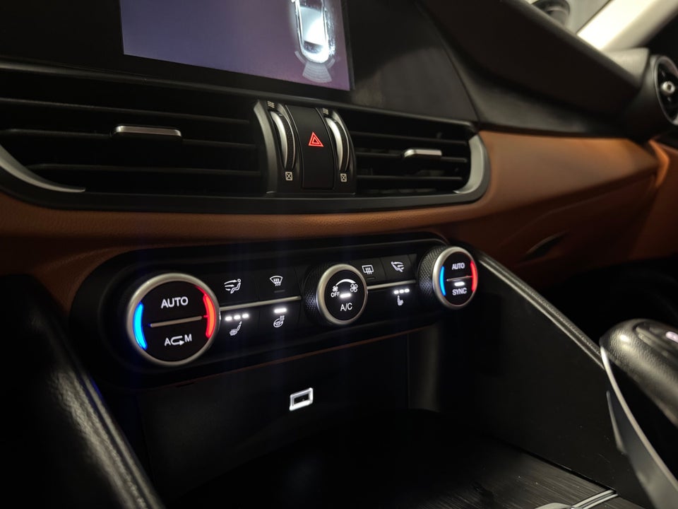 Alfa Romeo Giulia 2,0 T 200 Super aut. 4d