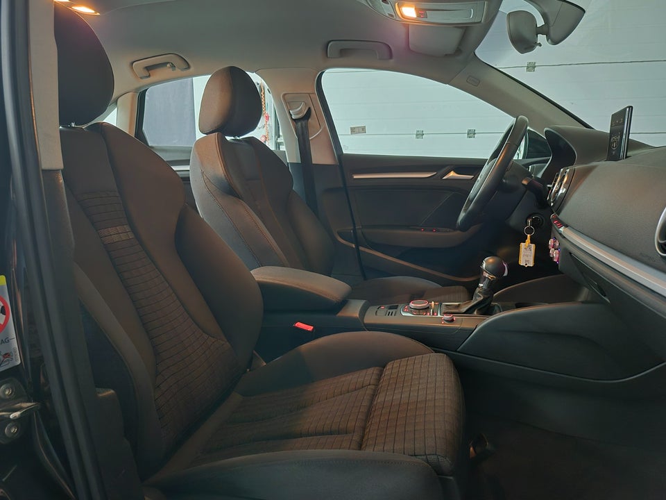 Audi A3 1,4 TFSi 140 Ambition S-tr. 4d