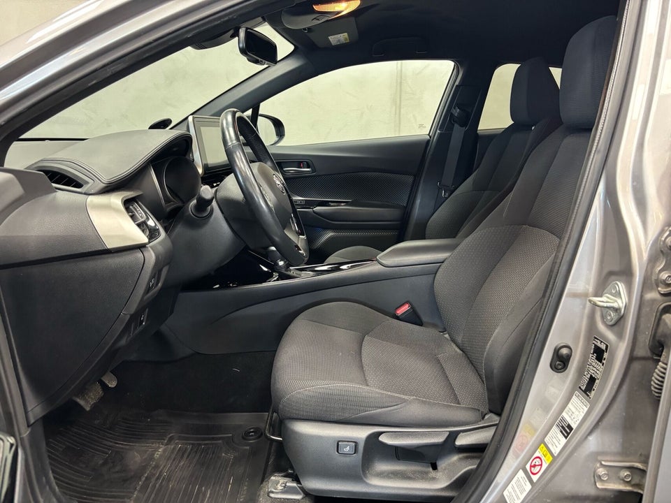 Toyota C-HR 1,8 Hybrid Selected CVT 5d