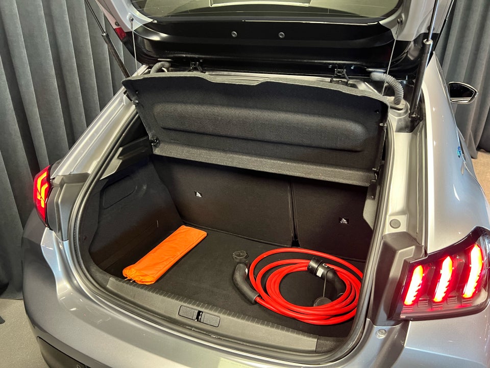 Peugeot e-208 50 GT 5d