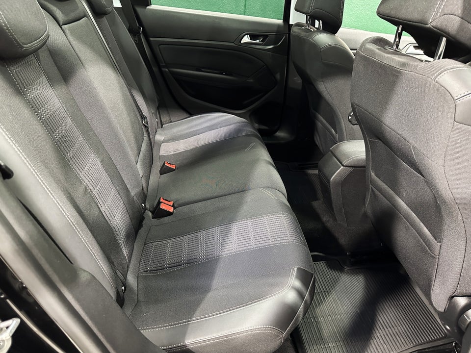 Peugeot 308 1,6 BlueHDi 120 Allure Sky 5d