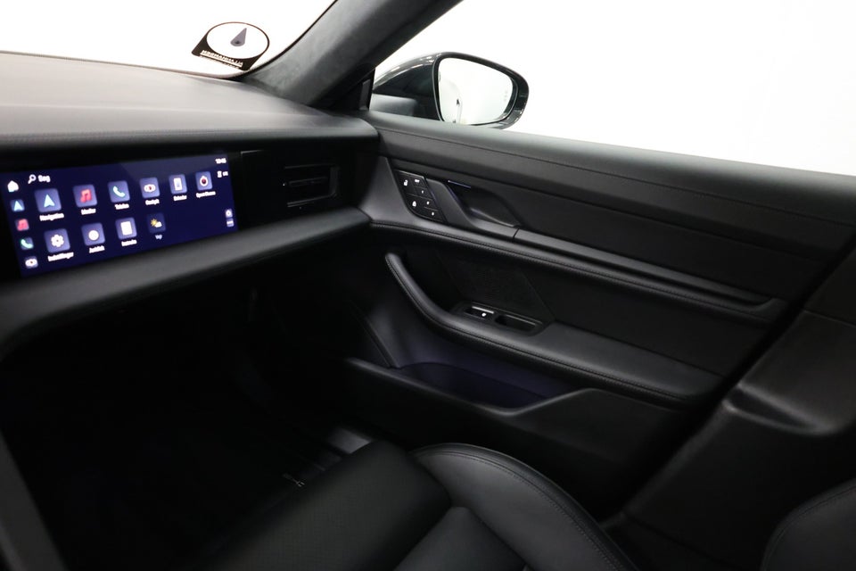Porsche Taycan Performance+ 4d