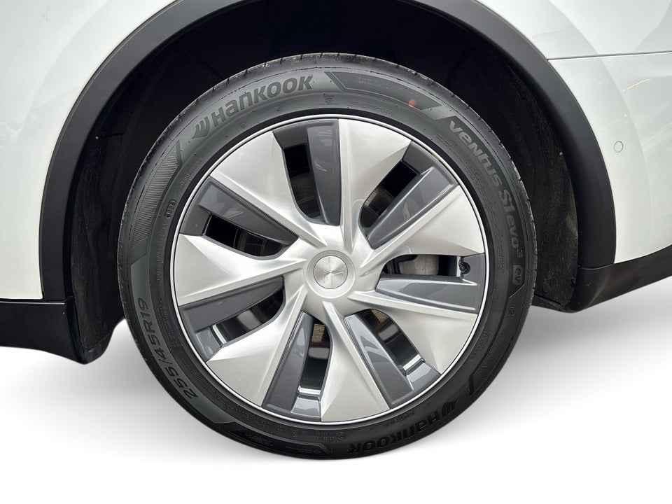 Tesla Model Y Long Range AWD 5d