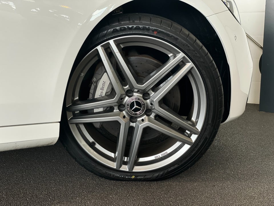 Mercedes E300 de 2,0 AMG Line stc. aut. 5d