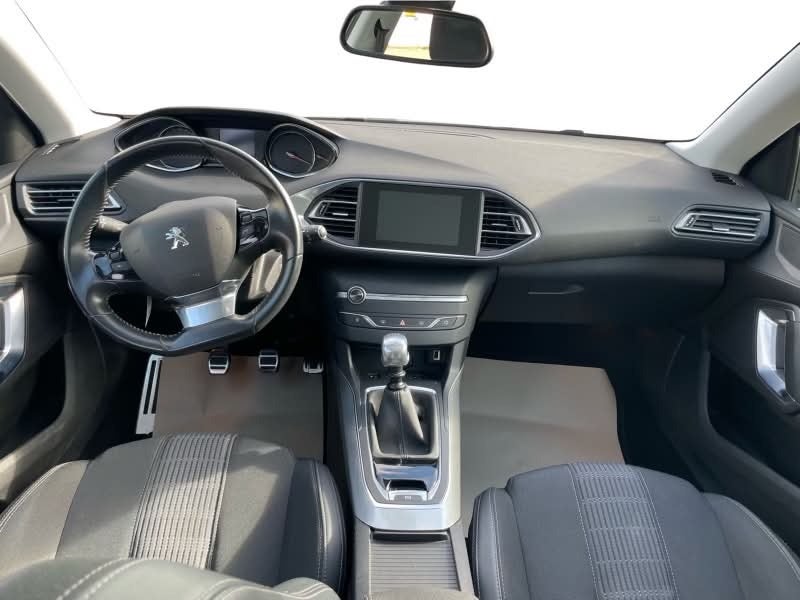 Peugeot 308 1,2 PureTech 130 Selection Sky SW 5d