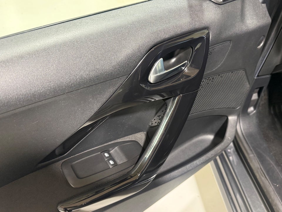 Peugeot 208 1,0 VTi Active 5d