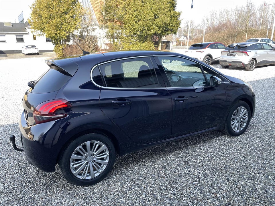 Peugeot 208 1,2 PureTech 82 Allure Sky 5d