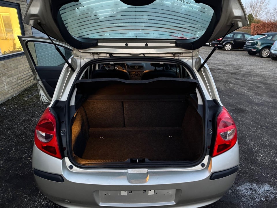 Renault Clio III 1,2 16V Authentique BeatUp aut. 5d