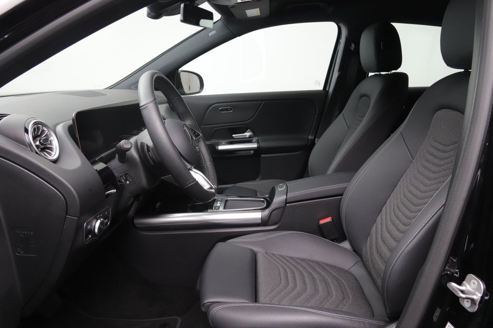 Mercedes EQA300 Progressive 4Matic 5d