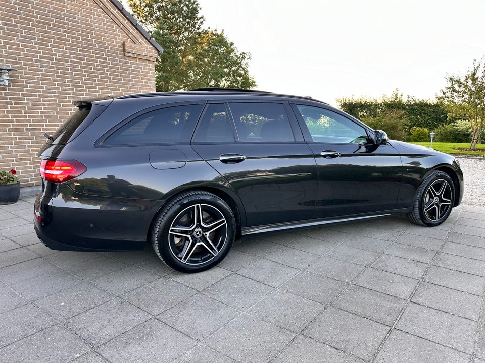 Mercedes E300 de 2,0 AMG Line stc. aut. 5d