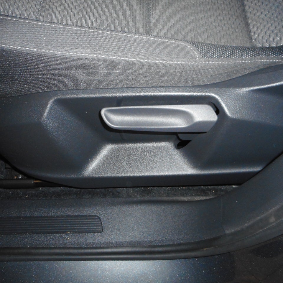 VW Touran 1,6 TDi 115 Comfortline 7prs 5d