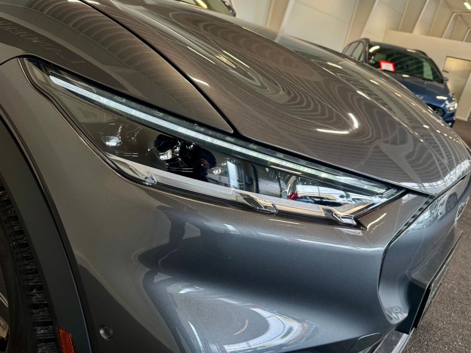 Ford Mustang Mach-E 68 Standard Range 5d