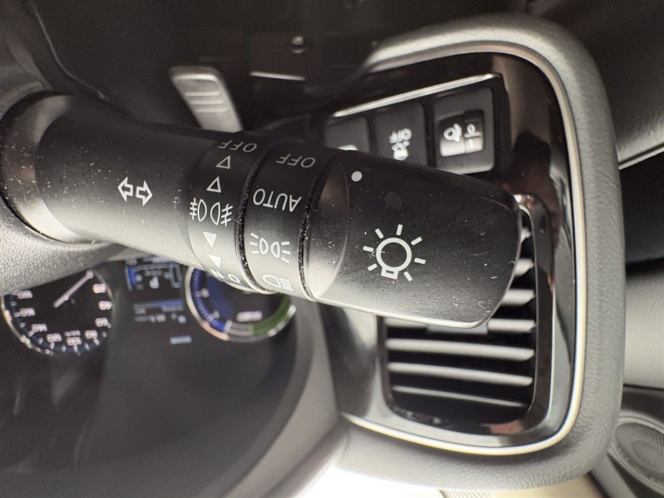 Mitsubishi Outlander 2,4 PHEV Invite+ CVT 4WD 5d