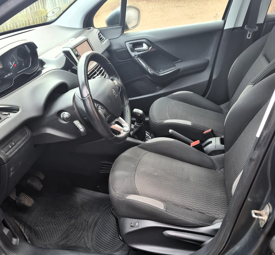 Peugeot 208 1,6 BlueHDi 100 Chili Sky 5d