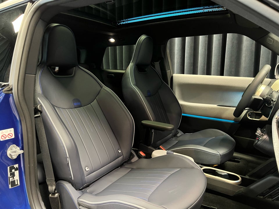 MINI Cooper E Favoured Trim L 3d