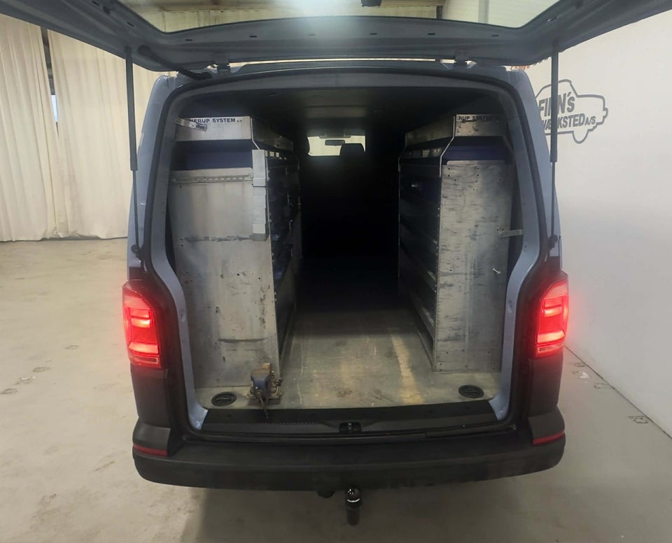 VW Transporter 2,0 TDi 150 Kassevogn lang