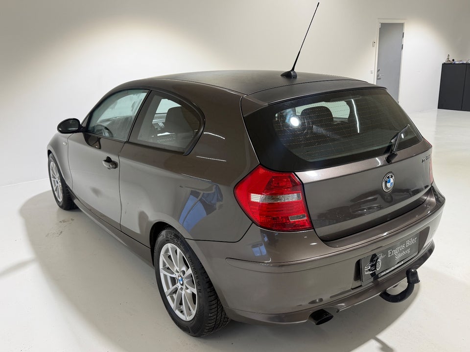 BMW 118d 2,0 Advantage aut. 3d