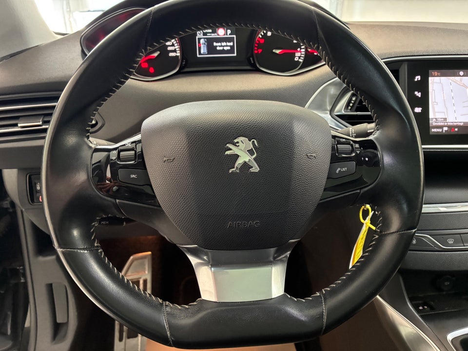 Peugeot 308 1,2 e-THP 130 Allure Sky SW EAT6 5d