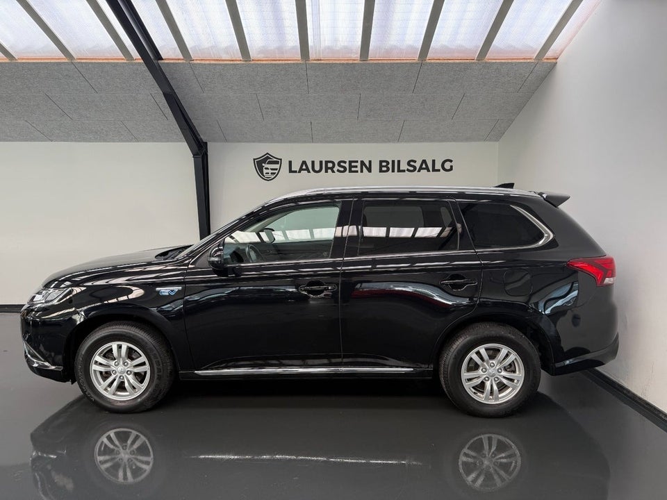 Mitsubishi Outlander 2,4 PHEV Invite CVT 4WD 5d