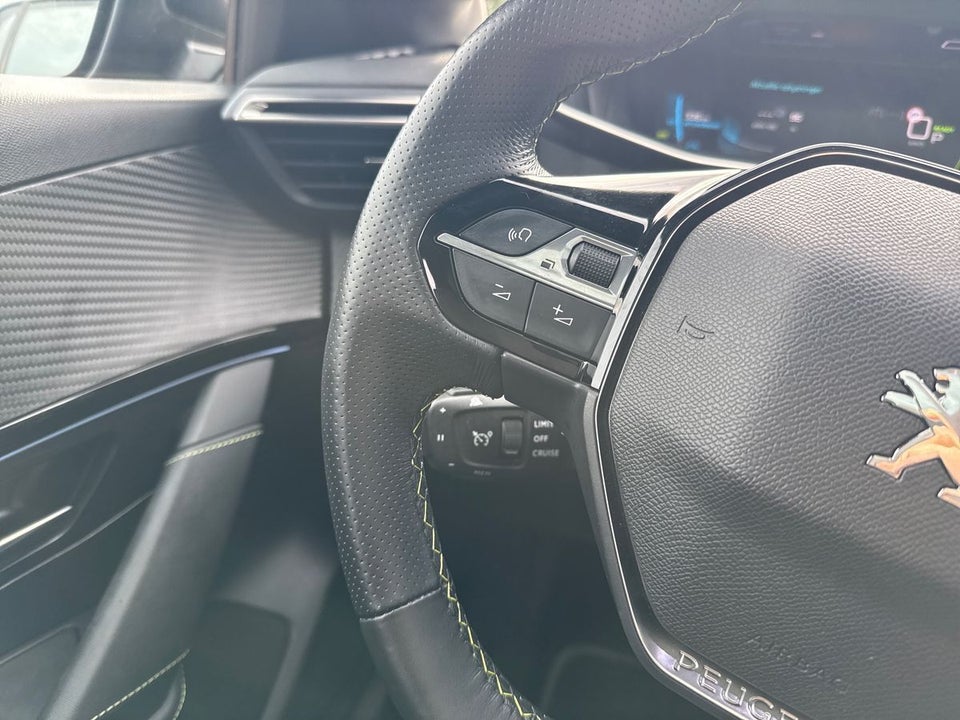 Peugeot e-208 50 GT Sky 5d