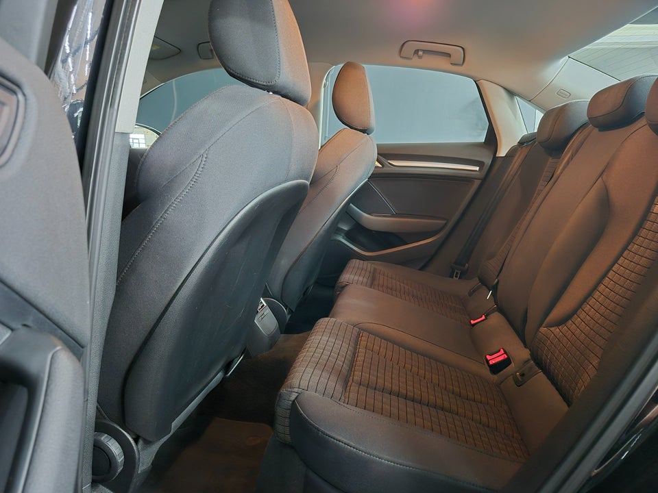 Audi A3 1,4 TFSi 140 Ambition S-tr. 4d