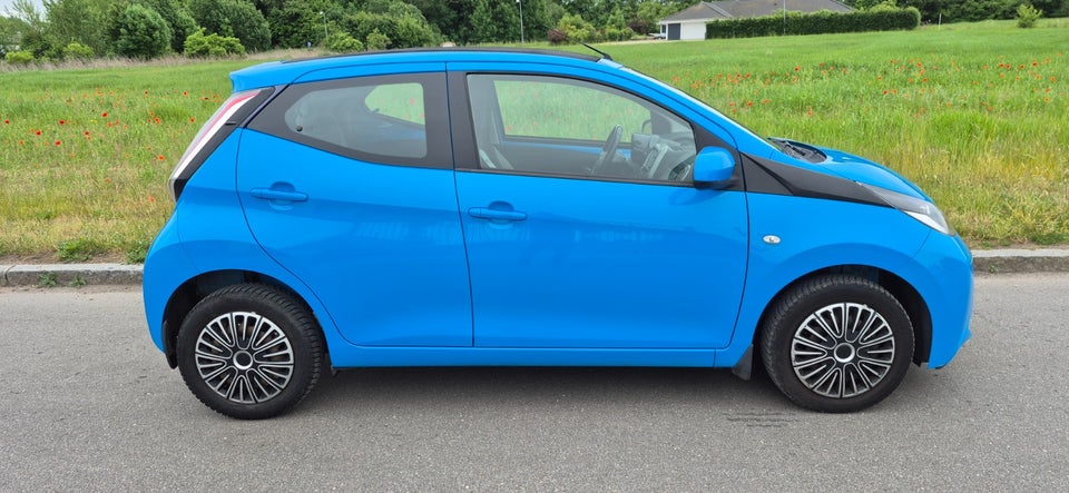 Toyota Aygo 1,0 VVT-i x-wave Sky 5d