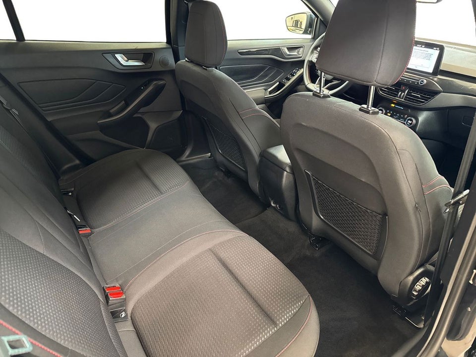 Ford Focus 1,0 EcoBoost ST-Line Business stc. 5d