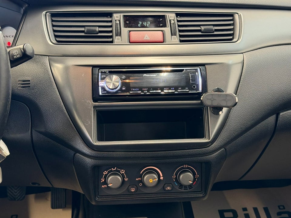 Mitsubishi Lancer 1,6 Comfort stc. 5d