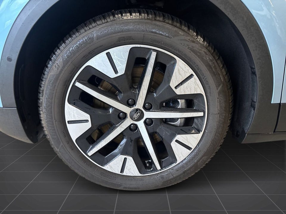 Ford Explorer 79 Premium Extended Range 5d